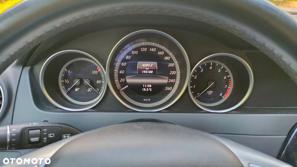 Mercedes-Benz Klasa C 200 CGI BlueEFFICIENCY - 17