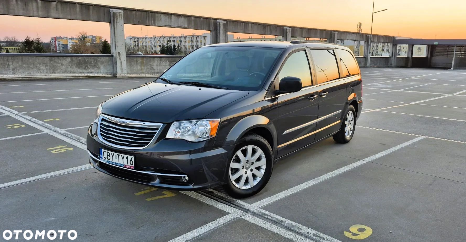 Chrysler Town & Country - 1