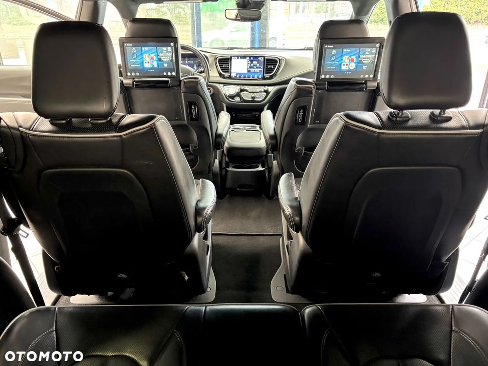 Chrysler Pacifica - 30