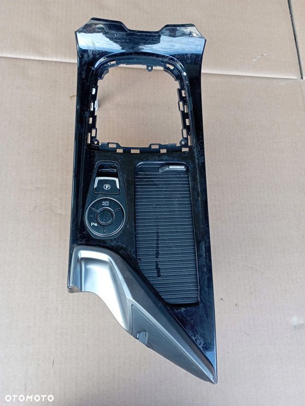 HYUNDAI I40 SCHOWEK RAMKA TUNELU ŚRODKOWEGO PRZEŁĄCZNIK EUROPA 84670-3Z000 - 1