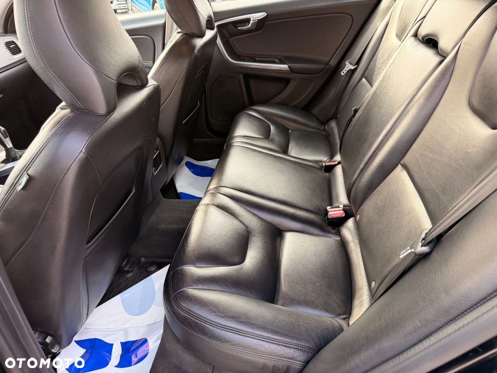 Volvo V60 Cross Country D3 Drive-E Momentum - 27