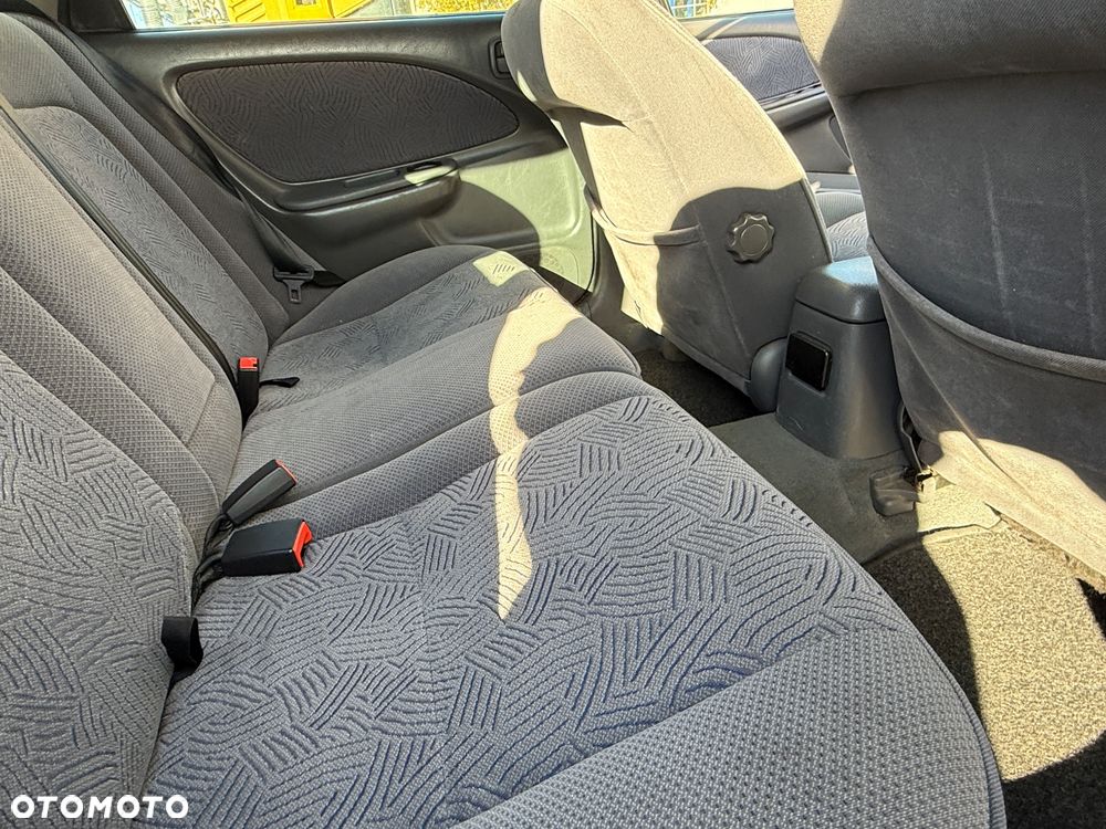 Toyota Avensis 2.0 Sol - 34