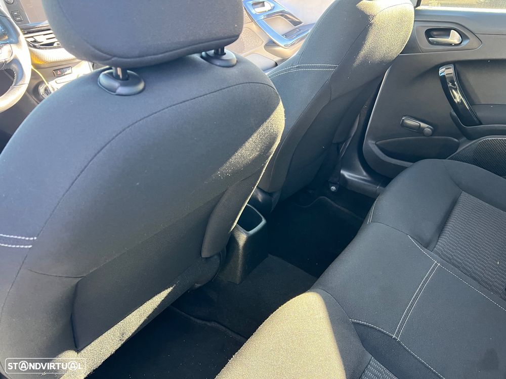 Peugeot 208 1.2 PureTech Style - 21