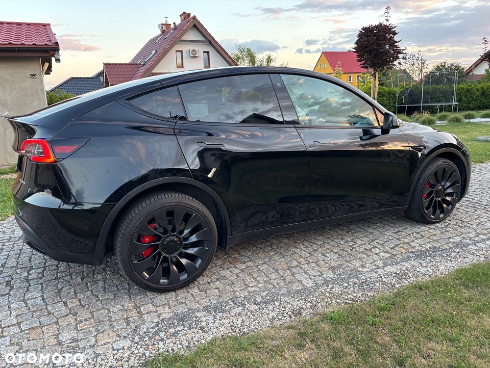 Tesla Model Y Long Range Dual Motor AWD - 32
