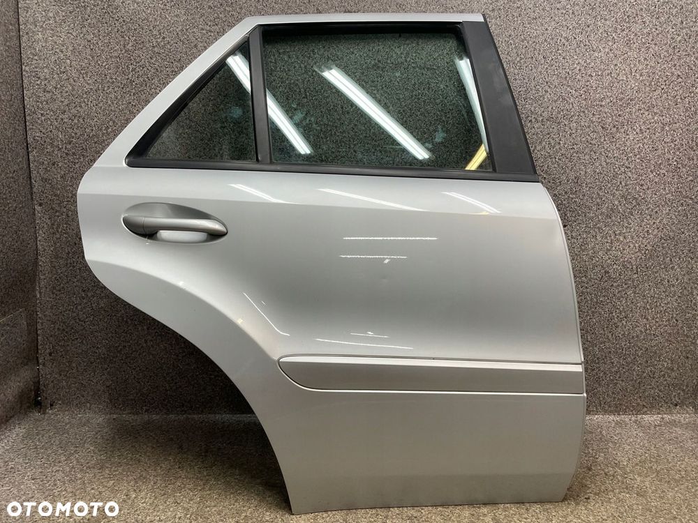 Drzwi prawy tyl tylne srebrne C775 775U Mercedes W164 ML ORG 100-120 umFe - 1