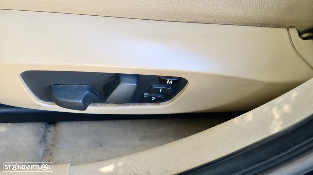 BMW X1 18 d sDrive Auto - 41