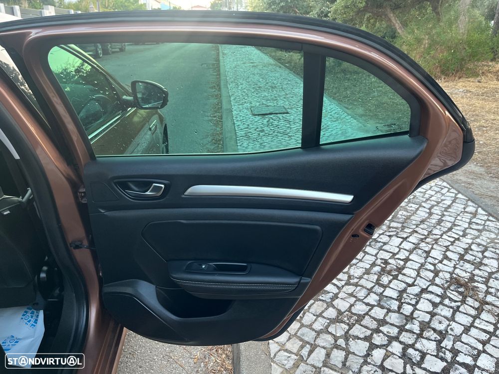 Renault Mégane 1.5 Blue dCi Intens EDC - 10