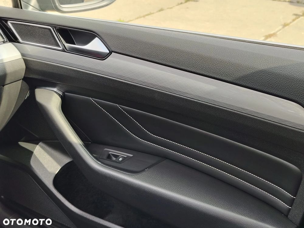 Volkswagen Passat 2.0 TSI Business DSG - 24