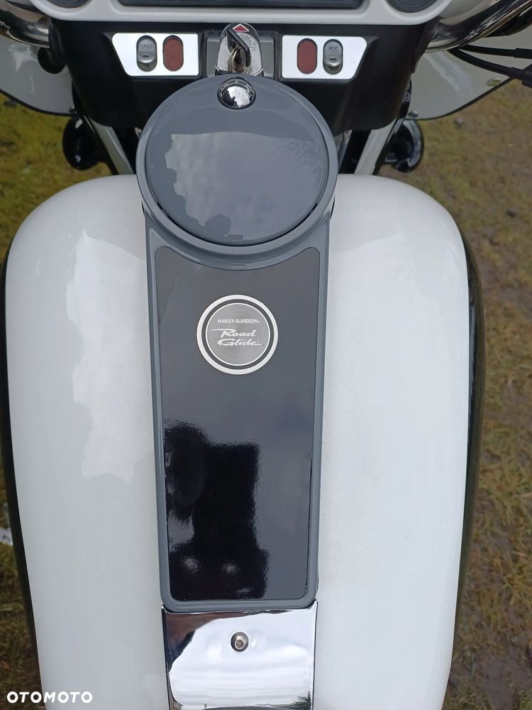 Harley-Davidson Touring Road Glide - 12