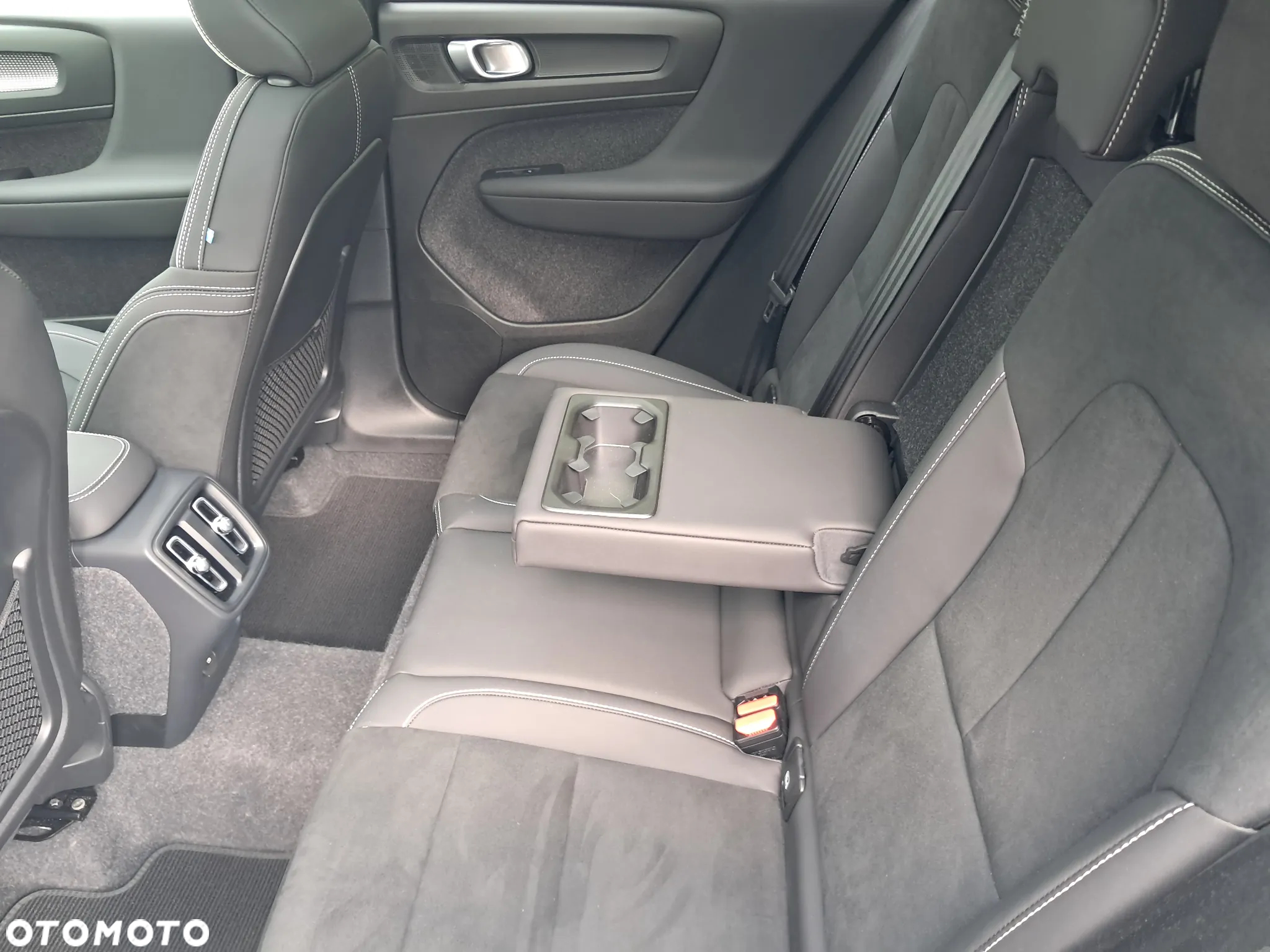 Volvo XC 40 B3 Plus Dark - 16