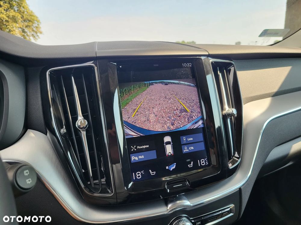 Volvo XC 60 T4 Momentum Pro - 17