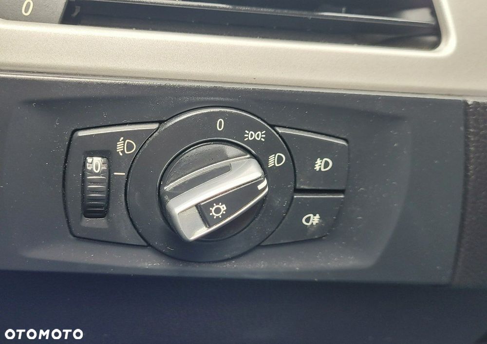 BMW Seria 3 318i - 12