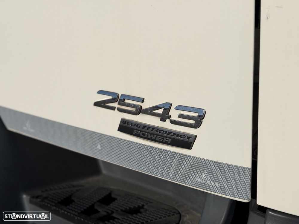 Mercedes Benz Antos 2543 6x2 Porta-Bebidas FullAir - 4