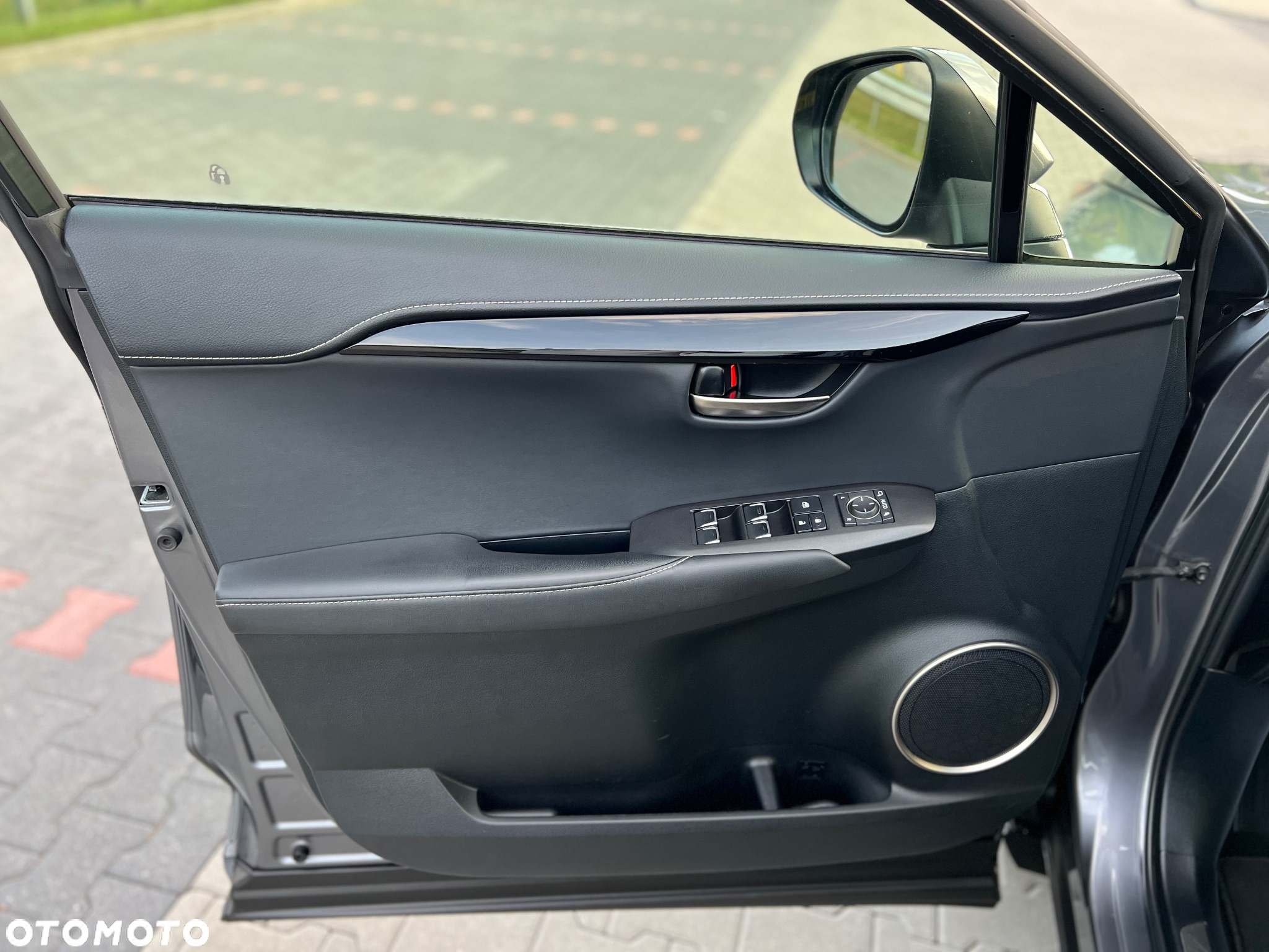 Lexus NX 300h Business Edition AWD - 21