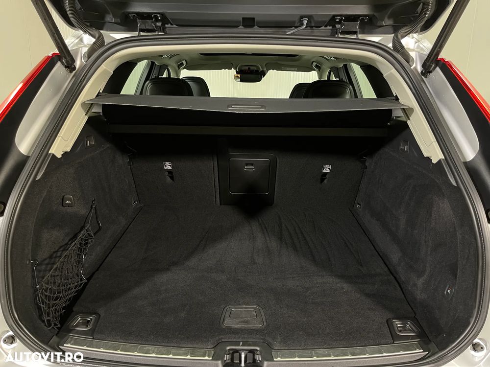 Volvo XC 60 T6 AWD Recharge Geartronic Inscription - 13