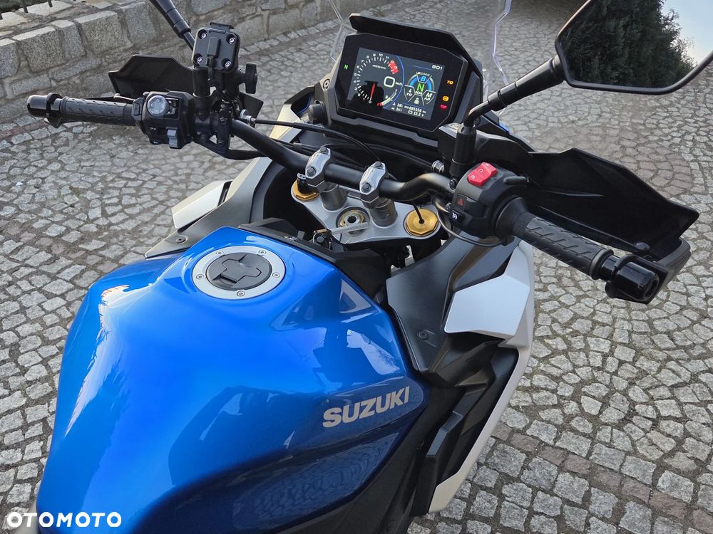 Suzuki GSX - 22