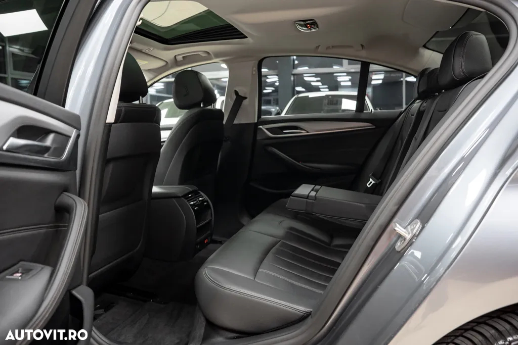 BMW Seria 5 530d xDrive AT - 27