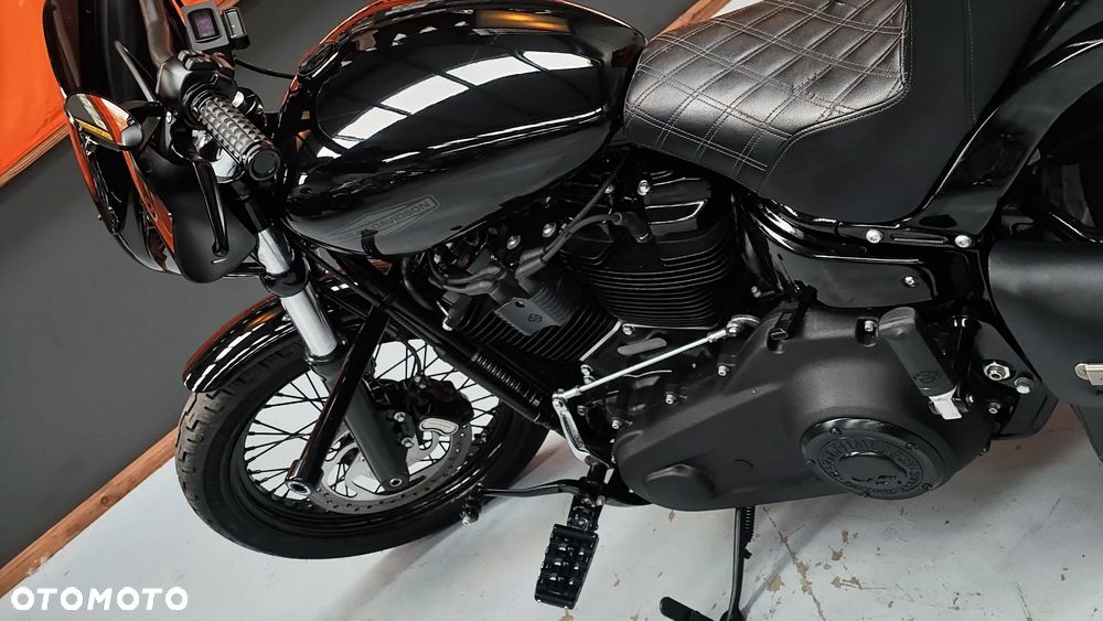 Harley-Davidson Softail Street Bob - 33