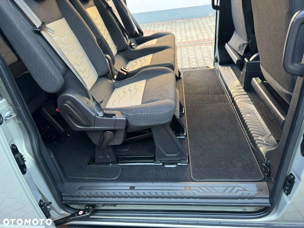 Ford Tourneo Custom - 30