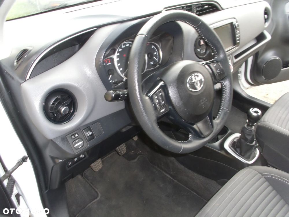 Toyota Yaris 1.5 Premium - 12
