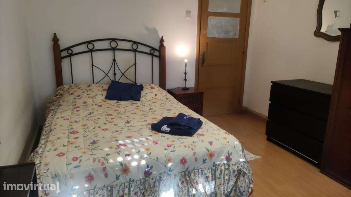 Quarto - localizado em Roma-Areeiro Lisbon - Grande imagem: 2/6