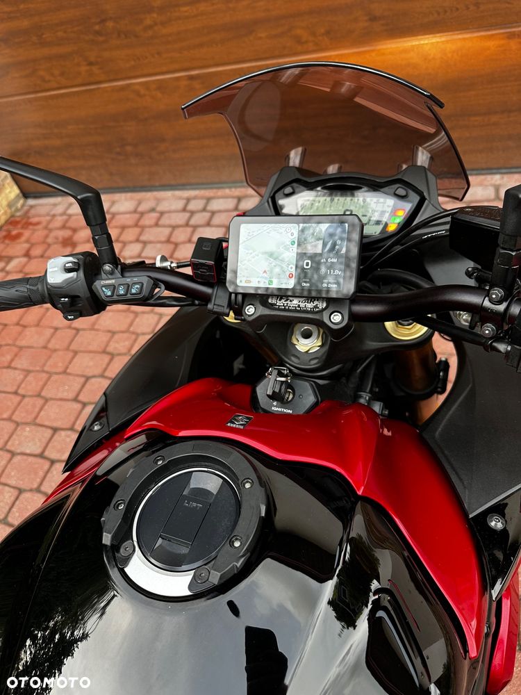 Suzuki GSX - 6