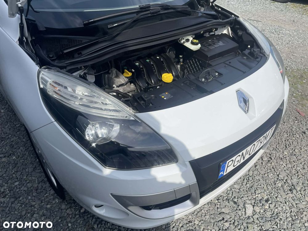 Renault Scenic 1.6 16V Infinity - 12