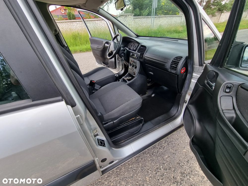 Opel Zafira 1.8 16V Comfort - 20