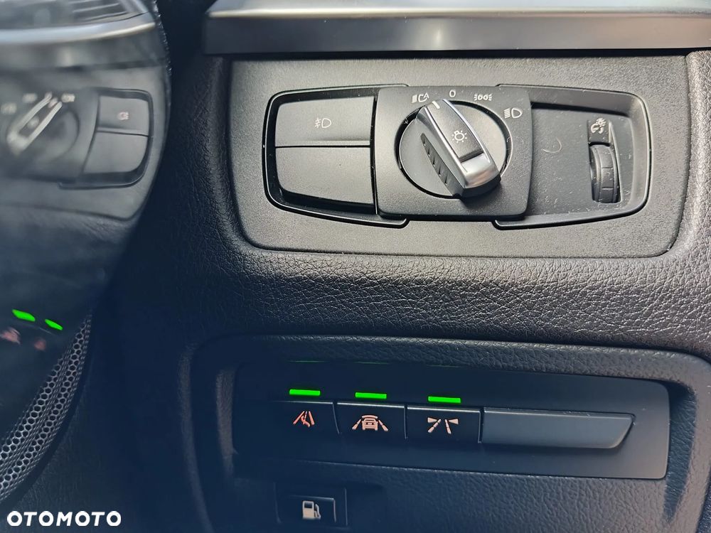 BMW Seria 3 330e iPerformance Luxury Line - 14