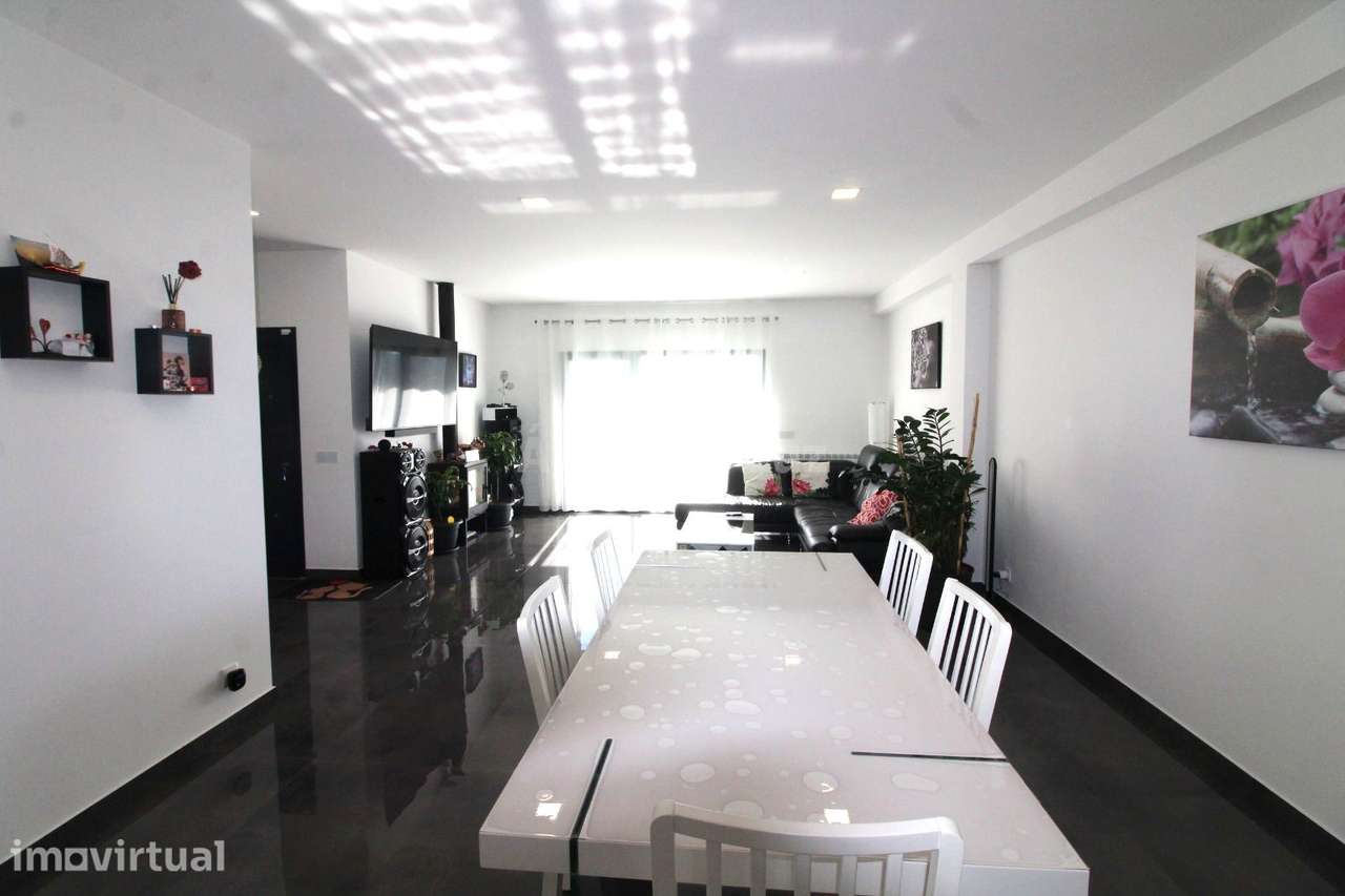 Moradia Térrea com Cave e Piscina - Grande imagem: 3/25
