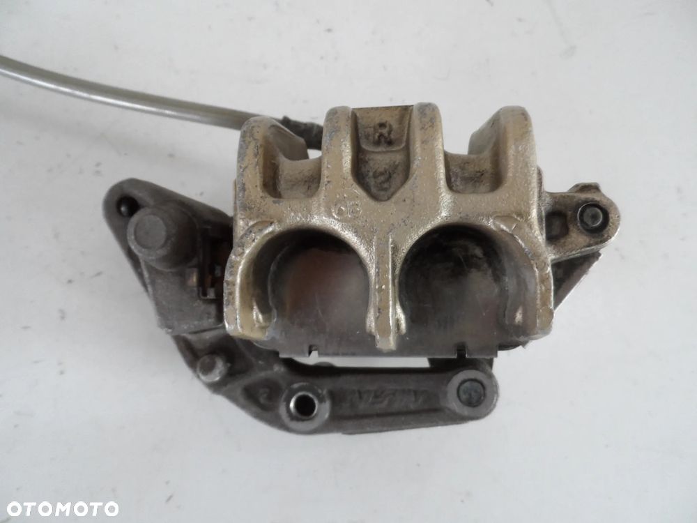 HONDA HORNET 600 PC36 zacisk hamulcowy przód jarzmo P,L - 5