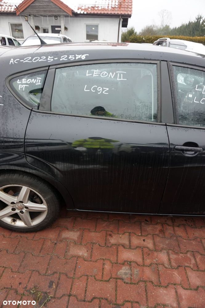 DRZWI TYLNE PRAWE LEON II 1P1 LIFT 5D HB LC9Z  CZARNY SEAT 2009-2012 - 1