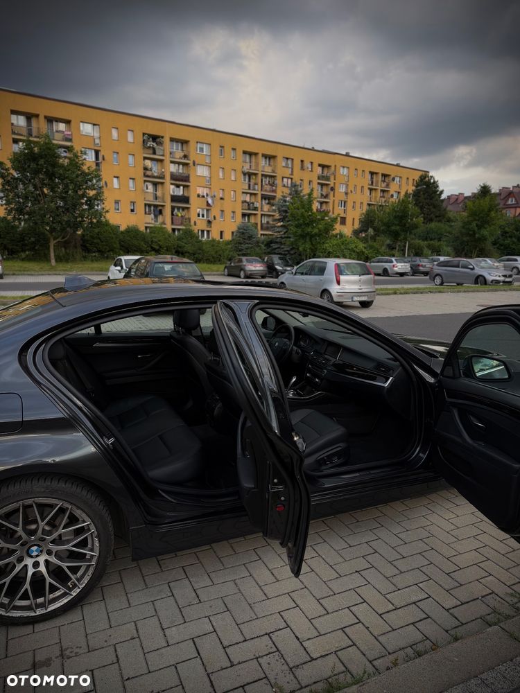 BMW Seria 5 528i xDrive Luxury Line - 9