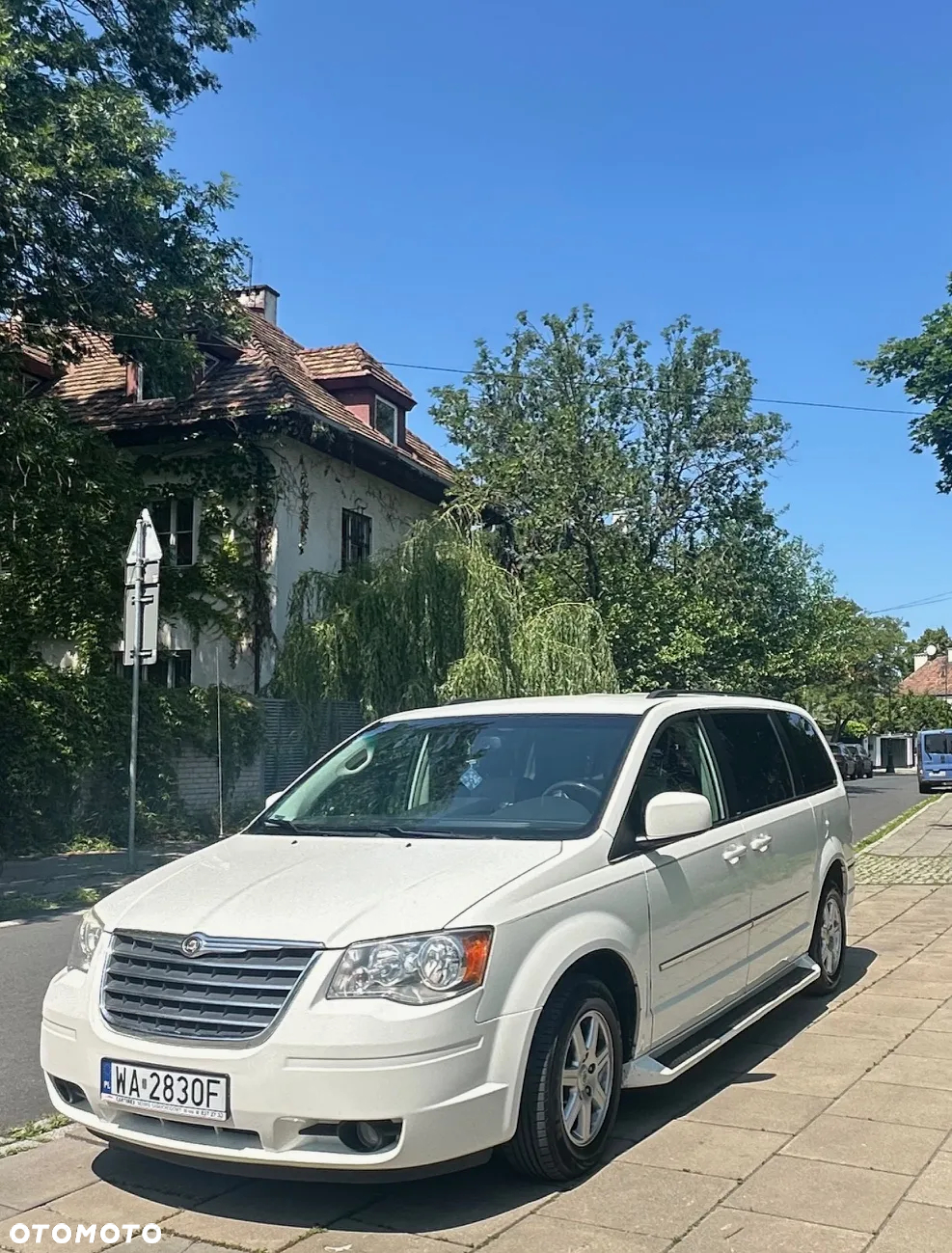 Chrysler Town & Country - 2