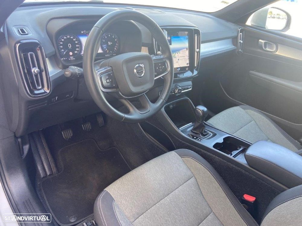 Volvo XC 40 1.5 T2 Momentum Plus - 11