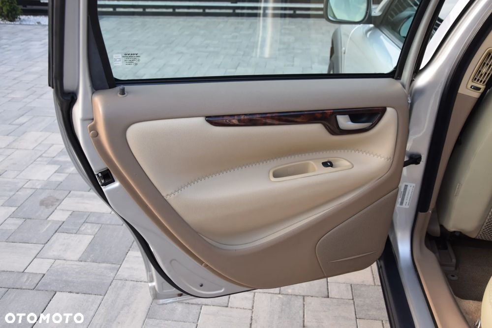 Volvo V70 2.5T AWD Summum - 19