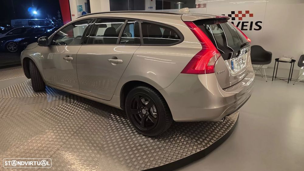 Volvo V60 1.6 D2 Momentum Eco - 22