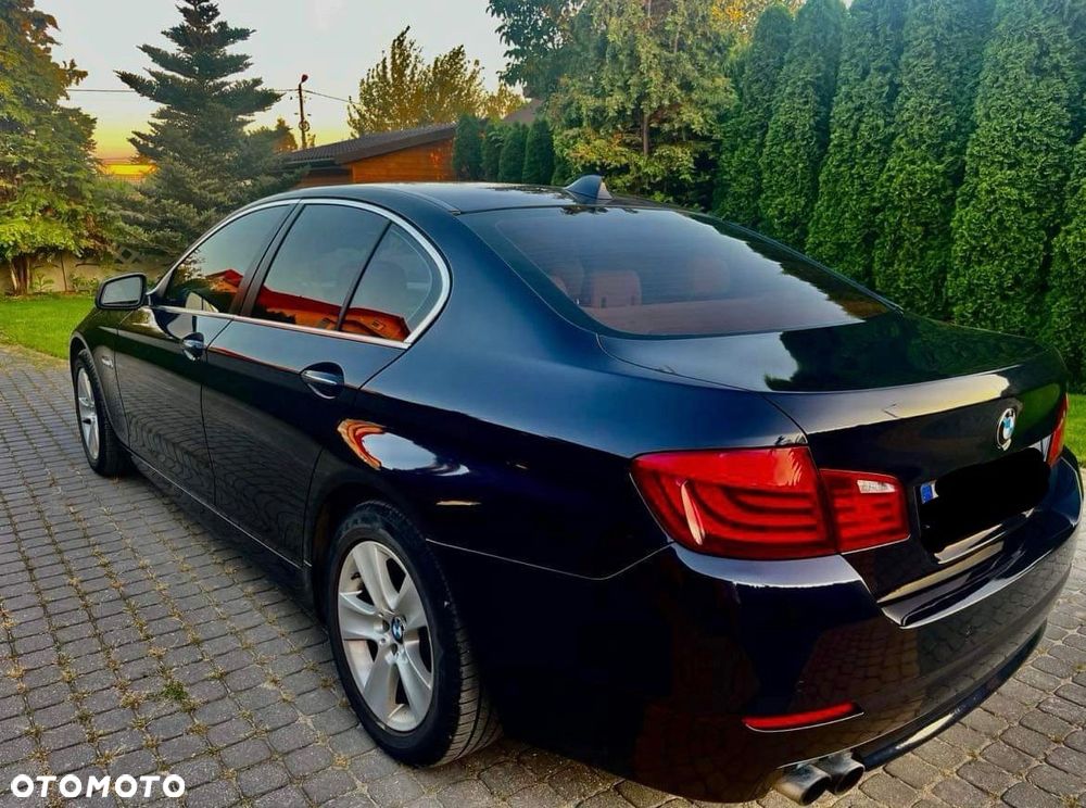 BMW Seria 5 528i xDrive Luxury Line - 2