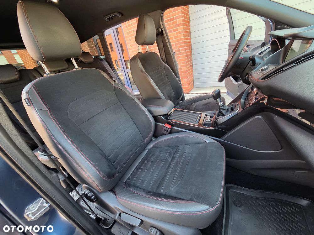 Ford Kuga 1.5 EcoBoost 2x4 ST-Line - 36