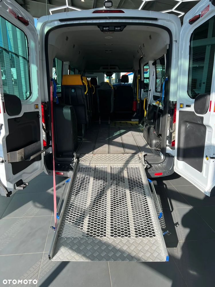 Ford Transit 350 Combi 2.2 TDCi Manual / BEZWYPADKOWY / GWARANCJA / 9 MIEJSC / SERWISOWANY / 1WŁ. / ORYGINALNY PRZEBIEG / RAMPA DLA INWALIDÓW - 16