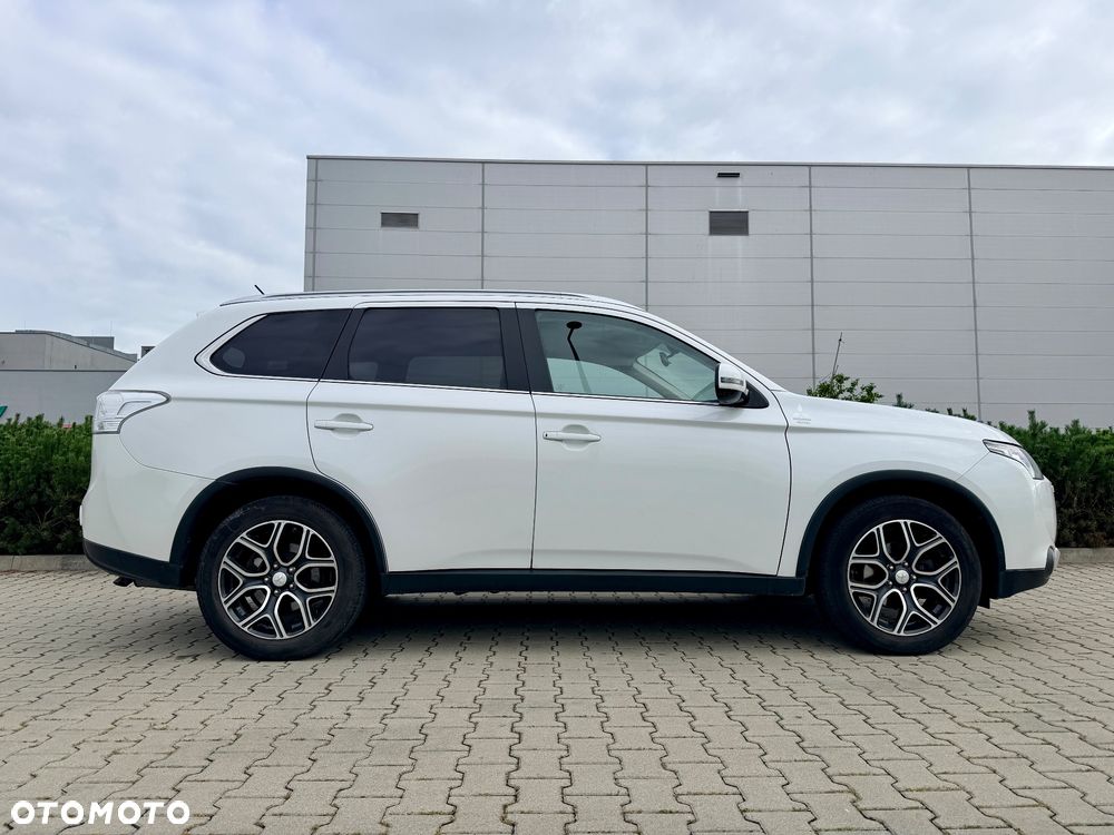 Mitsubishi Outlander 2.2 DID Instyle Navi 4WD - 5