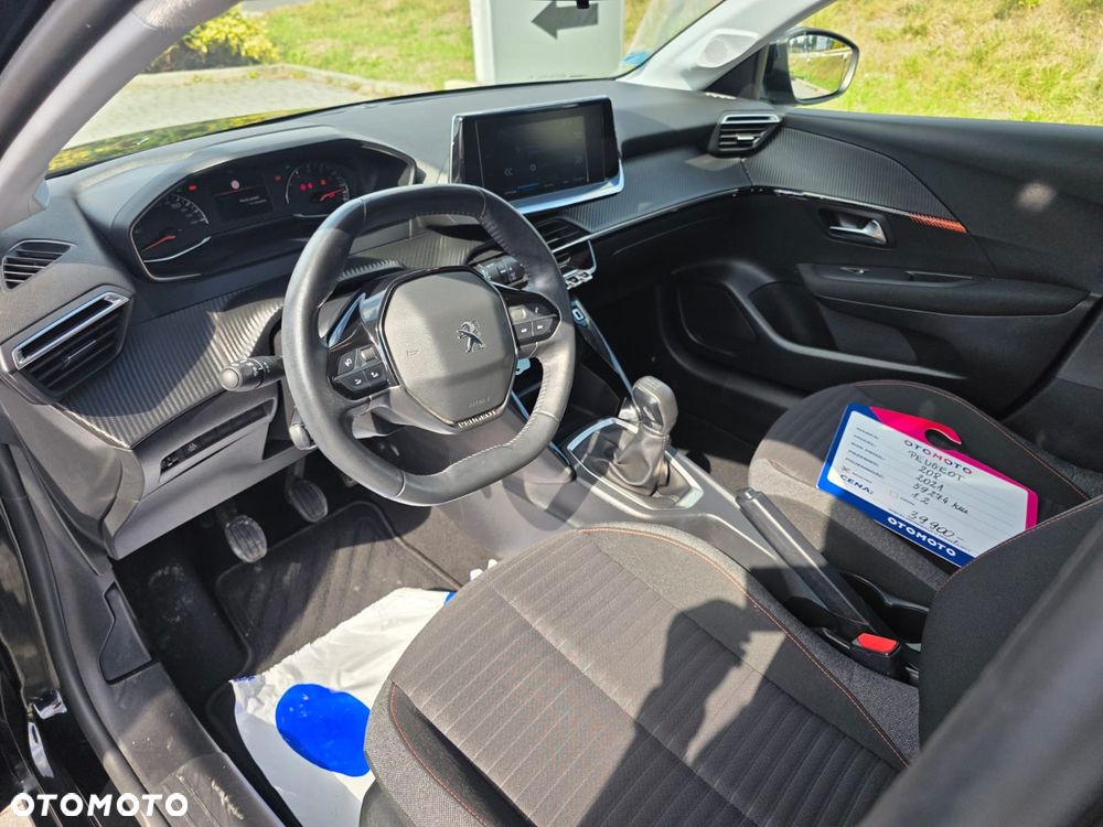 Peugeot 208 - 12