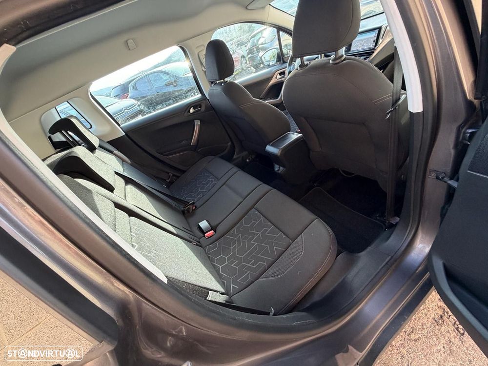 Peugeot 2008 1.6 e-HDi Allure - 15