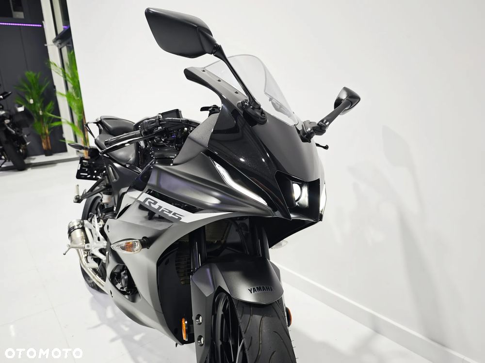 Yamaha YZF - 8