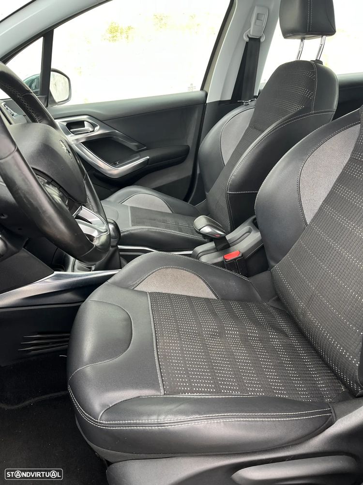 Peugeot 2008 1.2 PureTech Allure - 6