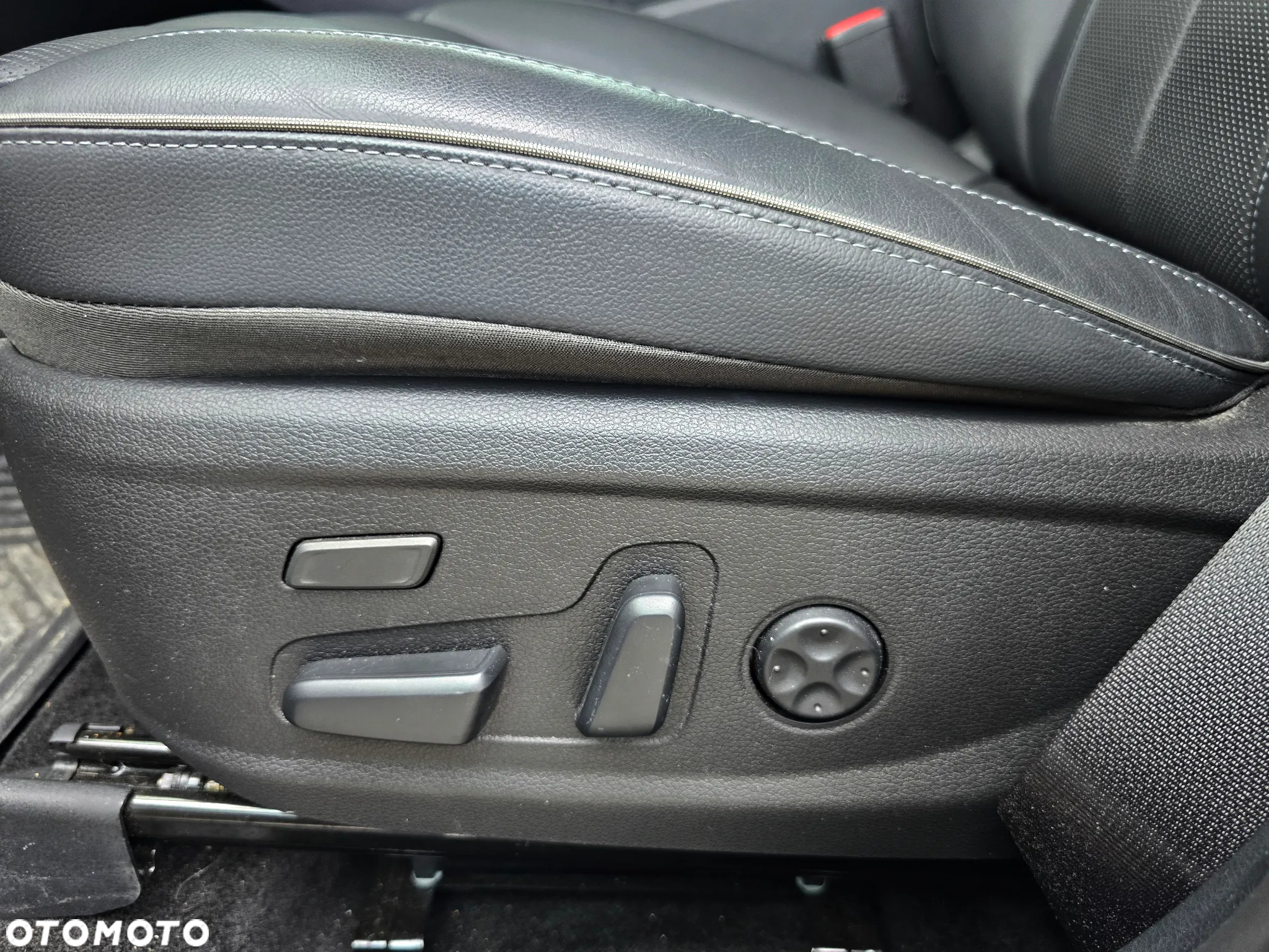 Hyundai Santa Fe 1.6 HEV 2WD 7-Sitzer Signature - 29