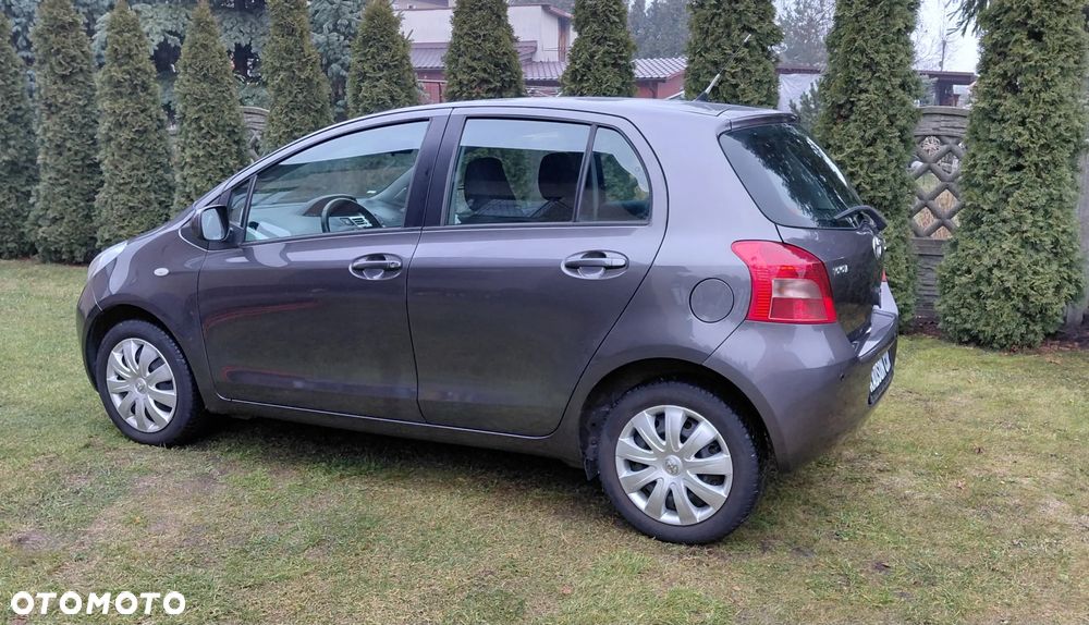 Toyota Yaris 1.3 VVT-i Executive - 11