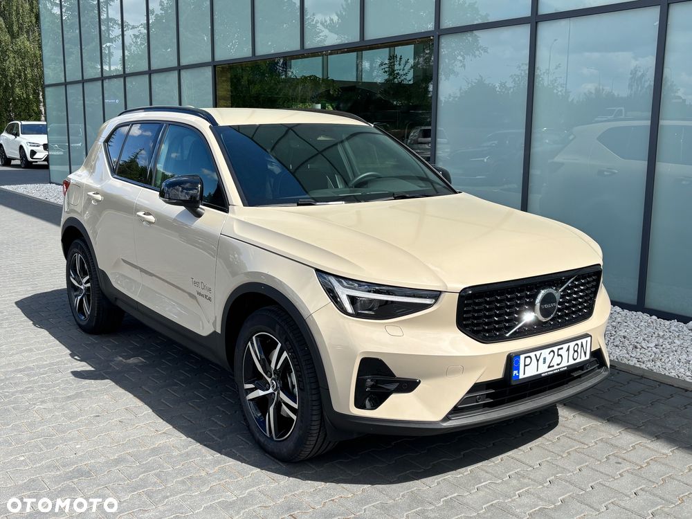 Volvo XC 40 B3 Plus Dark - 2