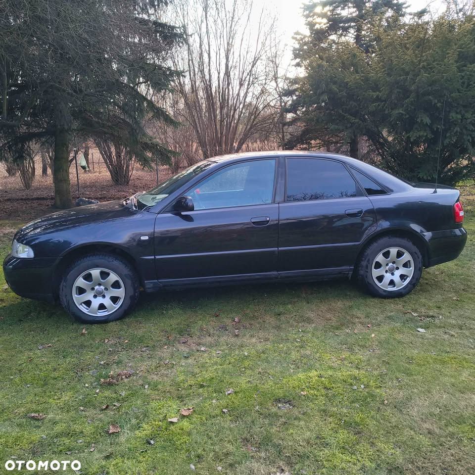 Audi A4 Limousine - 4