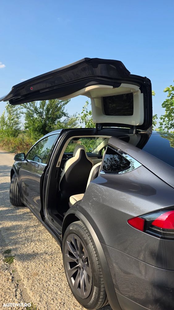 Tesla Model X - 2